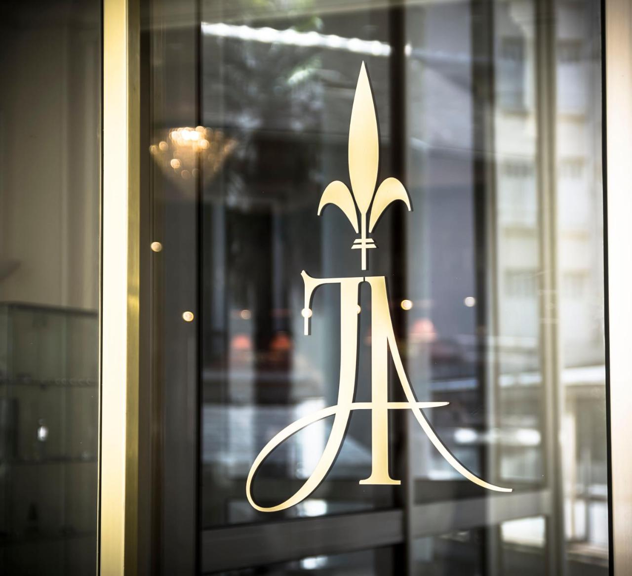 Hotel Jeanne D'Arc Lourdes Esterno foto